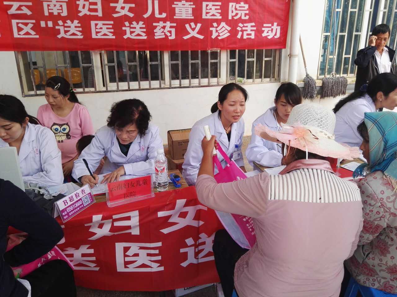 呵护女性健康公益义诊进社区,人民医院开展关爱妇女义诊活动