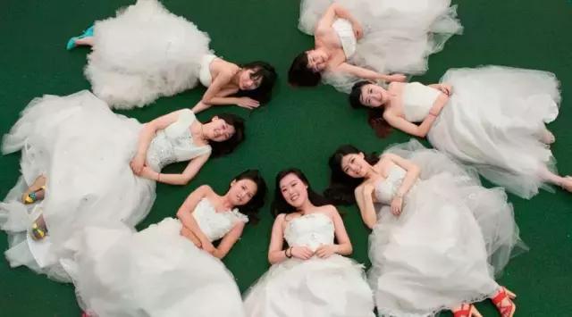 花2000万在重庆开餐厅,重庆八个女人开的火锅店