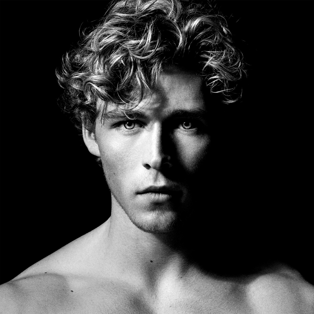 金发碧眼的丹麦王子为你准备了一首歌，还不来听？