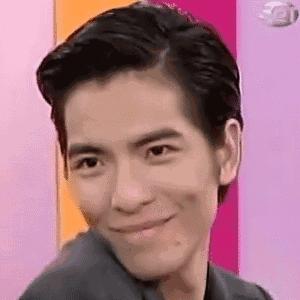 女生手中包包值多少钱看看反应就知道了