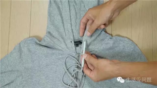 衣服绳子抽出来了怎么穿回去,衣服的松紧绳怎么穿进去的