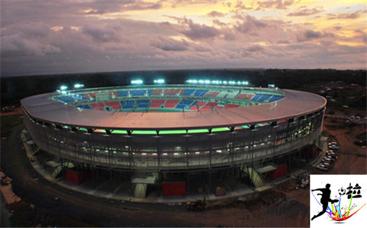 非洲足球场一览,看后很纳闷儿,人家怎么能出球星呢