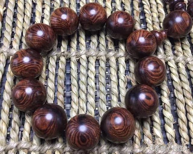 为什么海南黄花梨佩戴会发黑,海南黄花梨黑了怎么办