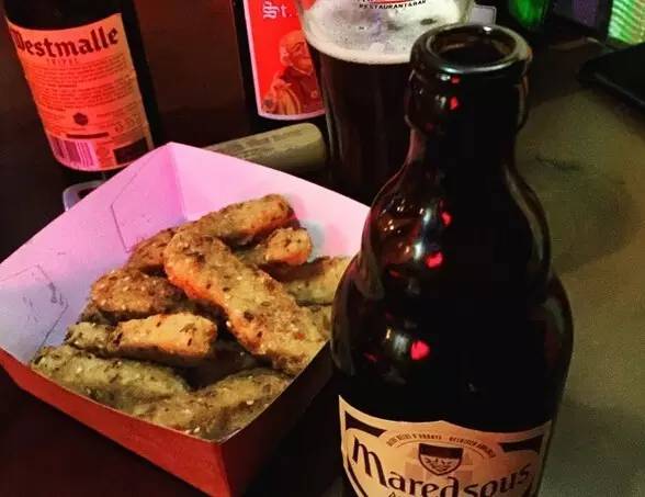 西安城墙从哪道门出去有美食街,西安城墙有个当地美食像肥肠一样