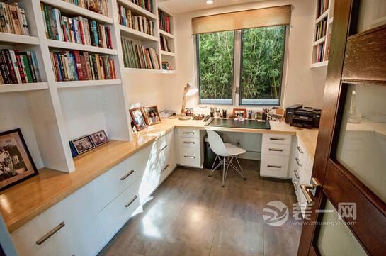 小型私人办公室布置设计,8个家庭办公室设计技巧