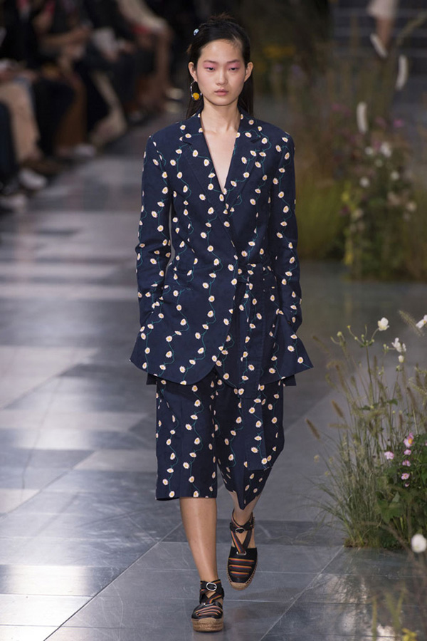 让PaulSmith七彩条纹包成为你肩头的整个春天