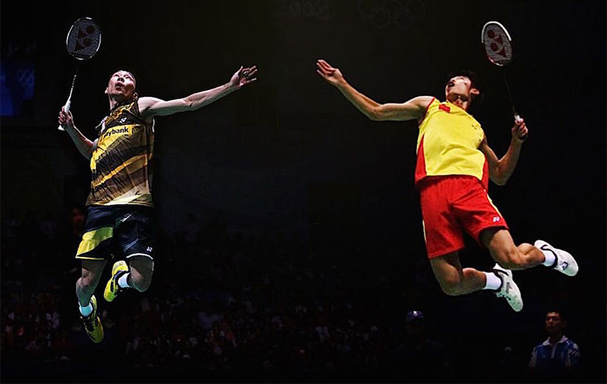 阿迪达斯最近状况,阿迪达斯2000元羽毛球拍