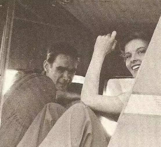 霍华德休斯thewayoffuture,霍华德休斯有多败家