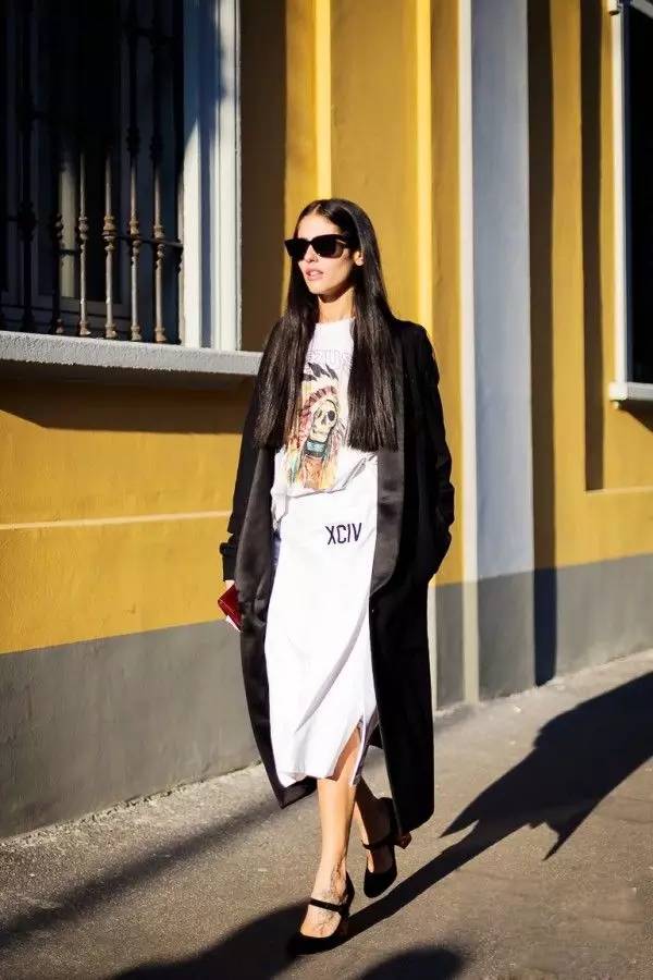 卫衣穿搭扎眼,卫衣穿在里面怎么搭配