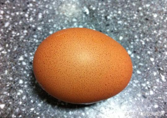 如何判断鸡蛋是公鸡蛋还是母鸡蛋,怎样挑鸡蛋的好坏