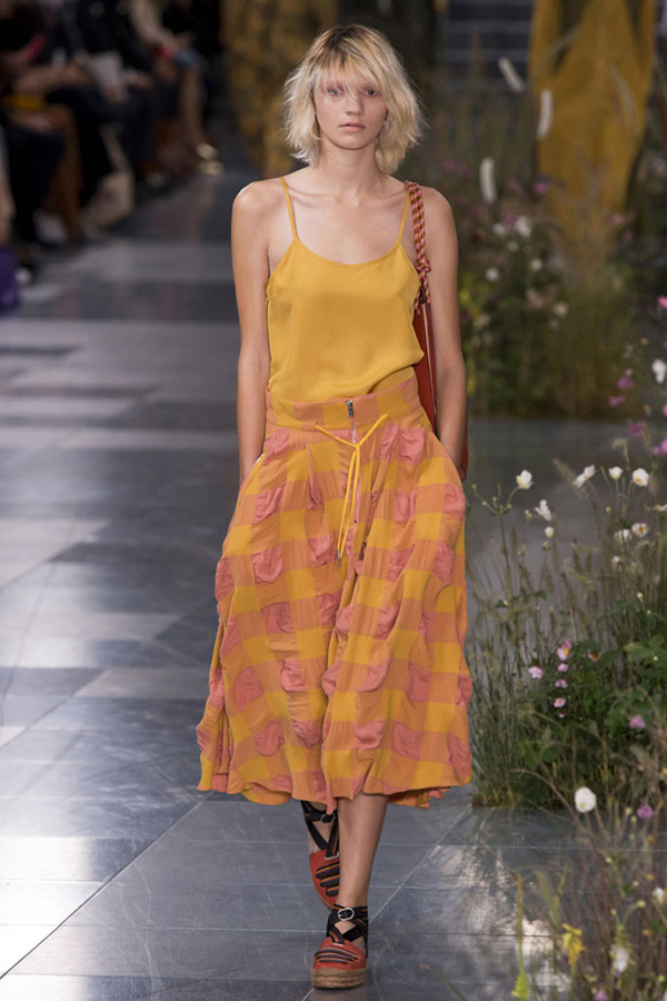 让PaulSmith七彩条纹包成为你肩头的整个春天