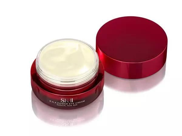 如果你眼部有细纹,眼角的细纹也是一种美