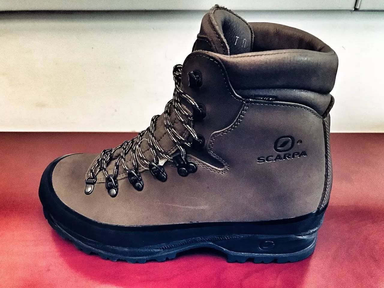 户外徒步鞋与登山鞋的区别,登山鞋和徒步鞋哪个更好