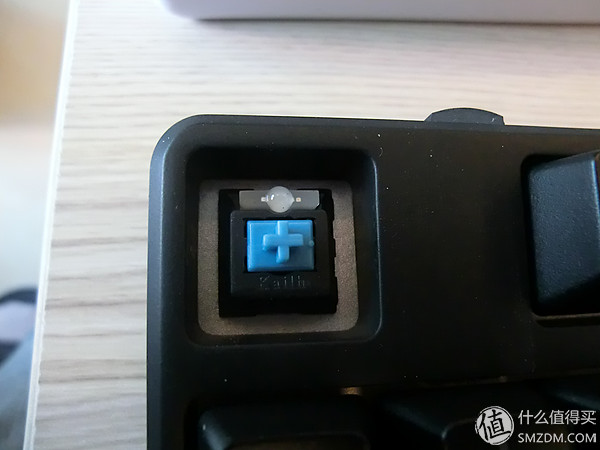 国产轴请继续努力！曜越TteSPORTS波塞冬ZRGB背光机械键盘评测