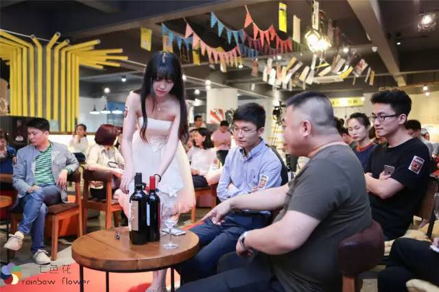 滨江公寓出租拎包入住,滨江国际精装拎包入住