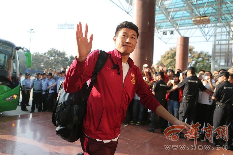 国足西安比赛,国足西安主场球迷呐喊