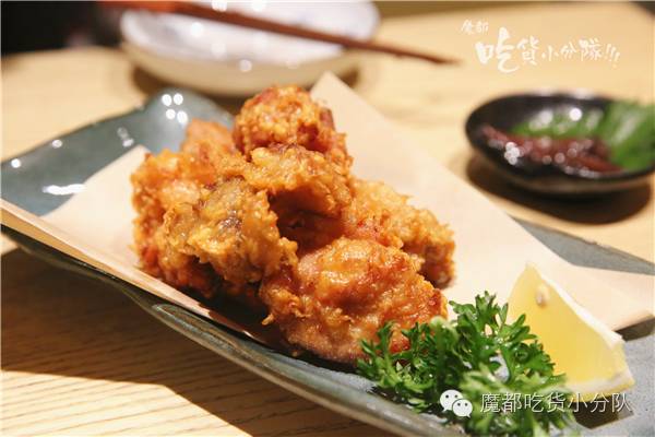 这家店进门要先鞠躬，招牌只在晚上有！