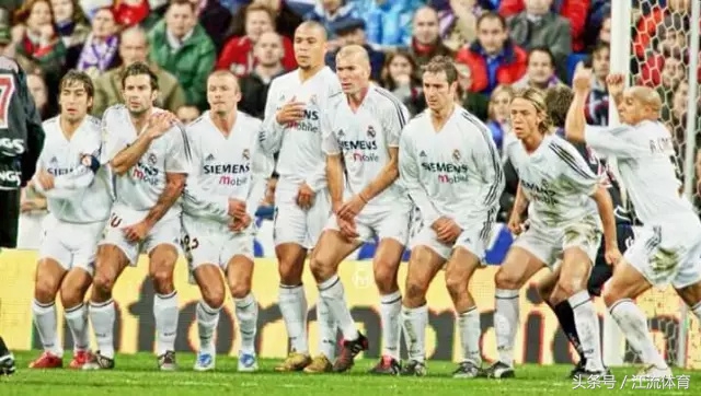 足坛十大防线,盘点足坛三大惊天的圆月弯刀