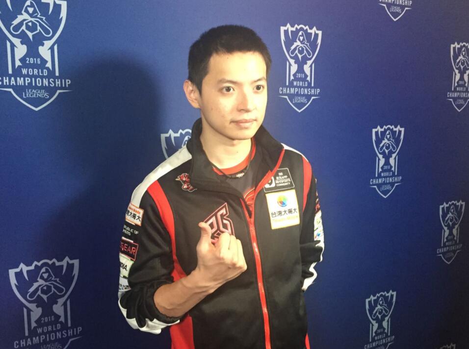 《英雄联盟》S6西门采访选卡牌不留遗憾退役需考虑