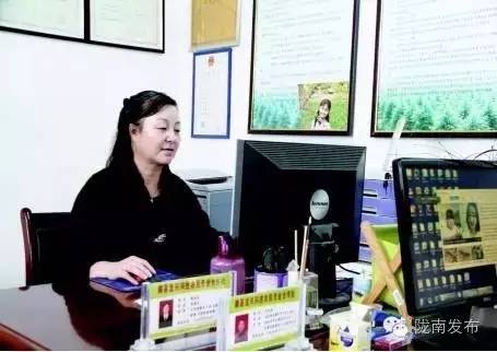 脱贫路上巾帼致富先锋,脱贫攻坚巾帼英雄