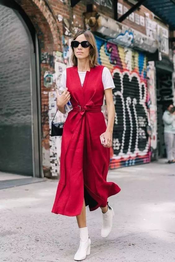 秋季不换装?夏季单品叠穿的秘密法则