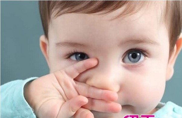 晚上老担心娃溢奶然后噎住,新生儿溢奶正常吗原因是什么