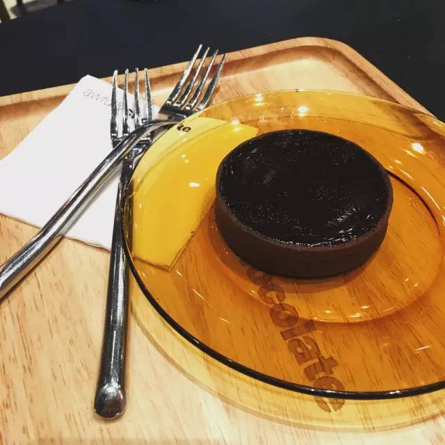 No.8吃巧克力的时候，整个人都要融化了