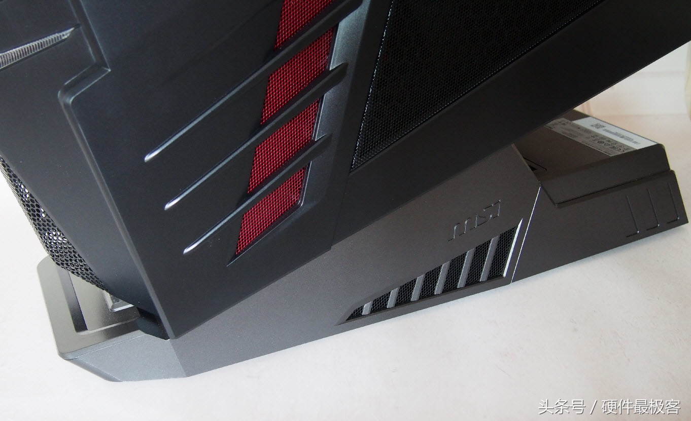 它确实是个大块头，玩游戏用它错不了！