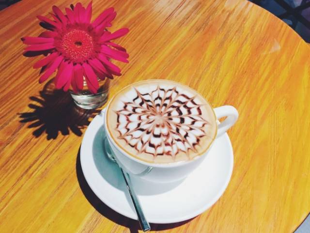 西安城墙从哪道门出去有美食街,西安城墙有个当地美食像肥肠一样