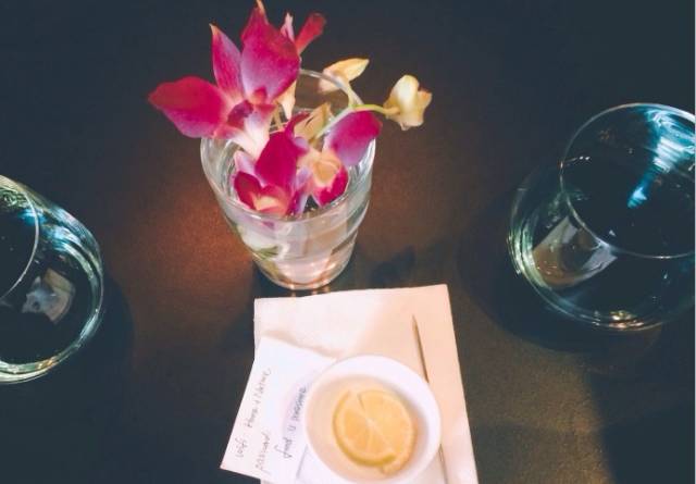 西安城墙从哪道门出去有美食街,西安城墙有个当地美食像肥肠一样