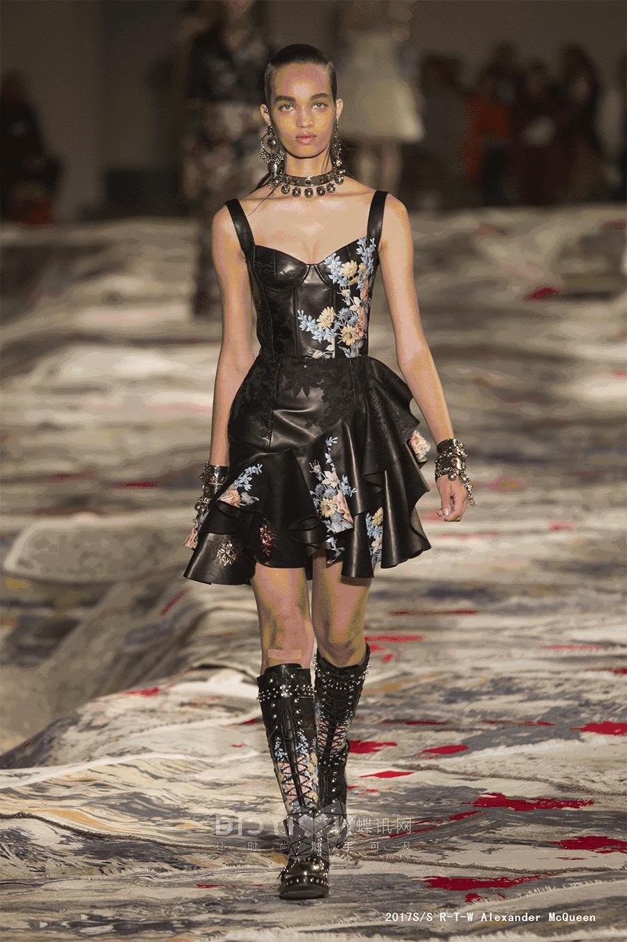 时装秀mcqueen,mcqueen最新礼服