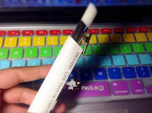 润唇又带颜色的唇膏,什么牌子的唇膏润唇最好