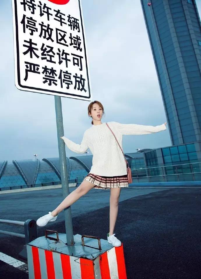 倪妮菱格棉服穿搭,杨幂倪妮新中式穿搭