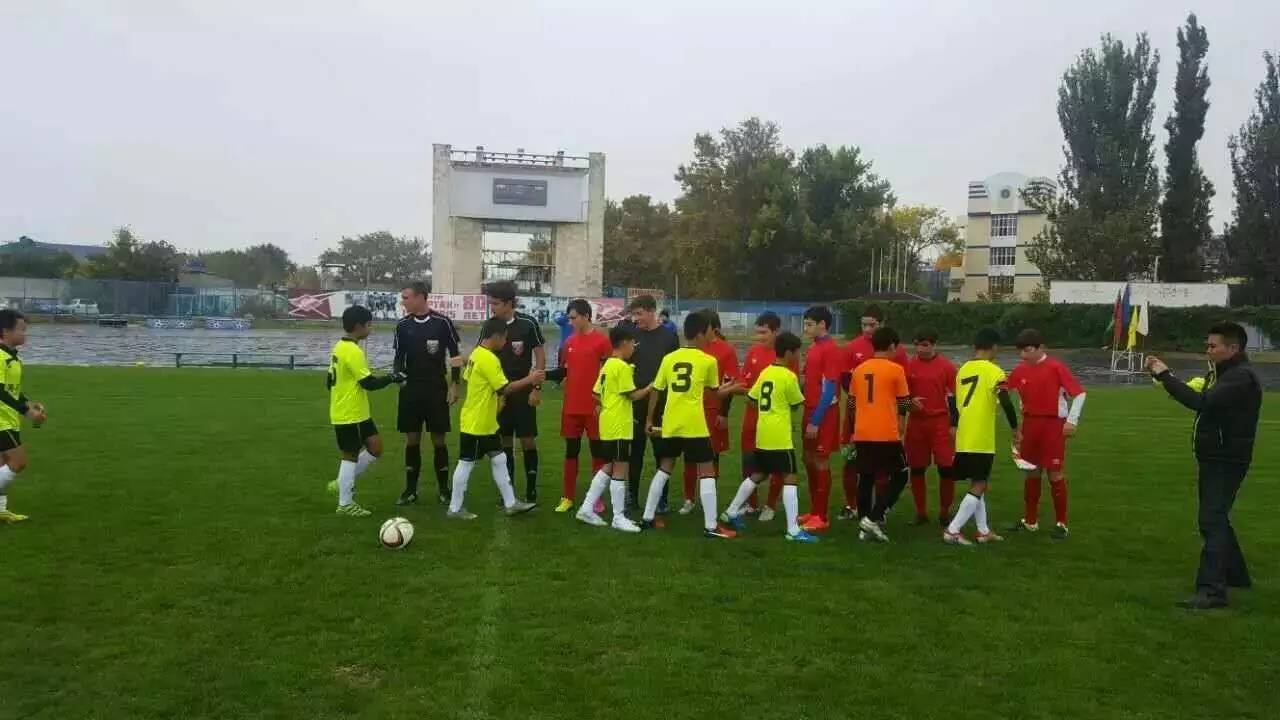 松山湖小将们好样的！国足没做到的事情他们做到了！