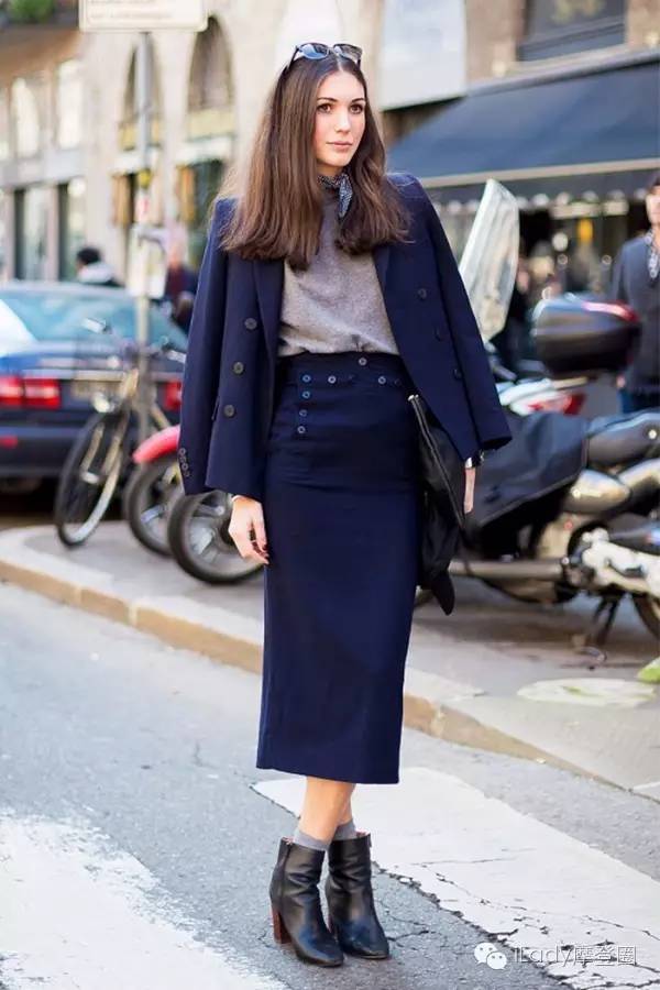 今年最火的短靴白色显瘦,2022最流行的鞋子百搭短靴