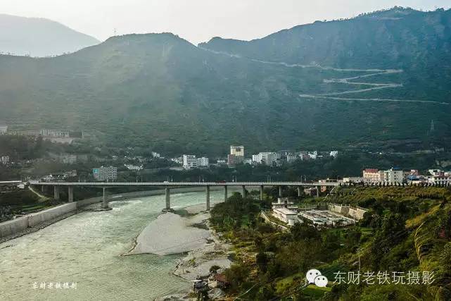 泸定桥因康熙御笔,红军一战,主席诗句而名扬天下!