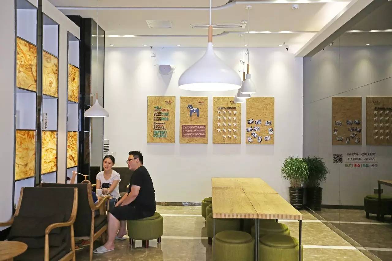 这一家酒店有门童，叫“白手套”。