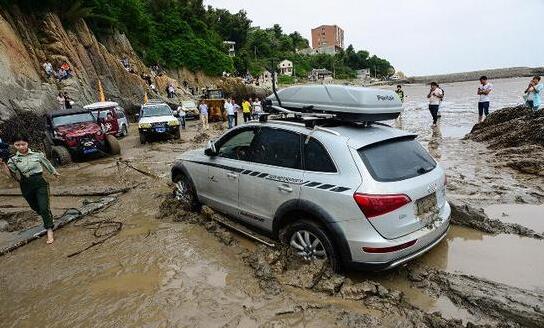 汽车打滑正确操作,车子打滑是什么体验