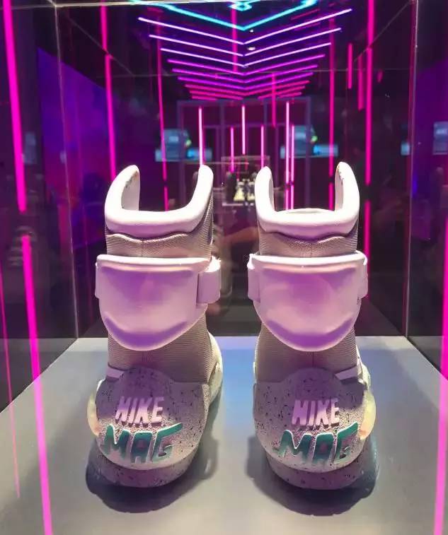 一支YSL就打发了女票，那一双NIKEMag呢？