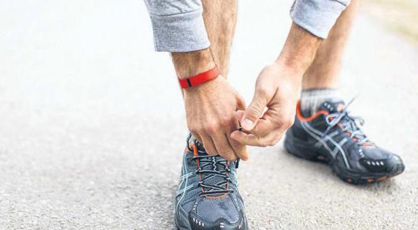 跑步为啥袜子总是破,跑步的时候为什么袜子很滑