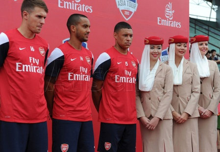 皇马球衣上面的fly,flyemirates皇马球衣