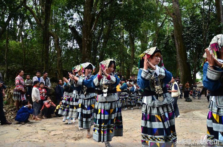 云南有个神秘的民族,云南深山里的原始部落女人