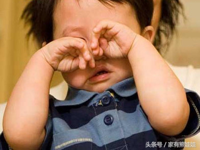 宝宝眼屎多妈妈饮食需注意什么,宝宝出眼屎小妙招