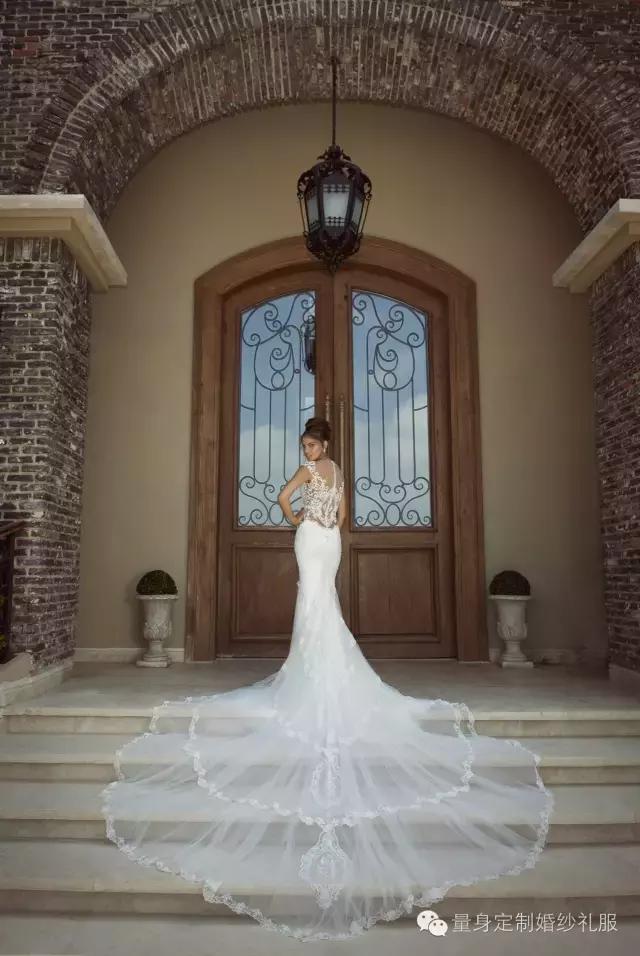 女王霸气长拖尾婚纱,艾莎女王学生拖尾礼服