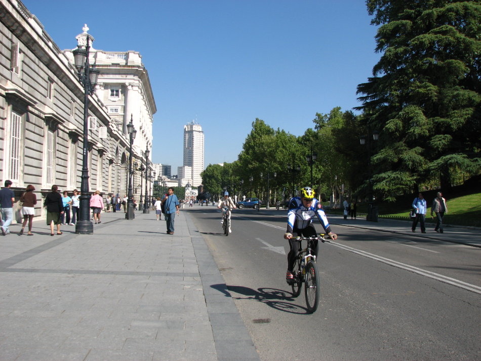 马德里不可思议镜面,马德里不可思议卡点