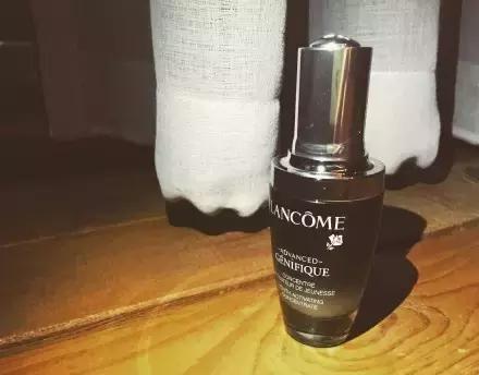 秋冬护肤推荐这个精华你值得拥有,含有肌底精华的护肤品