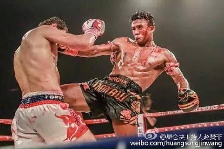 播求被一拳击倒,播求惨遭铁肘爆头