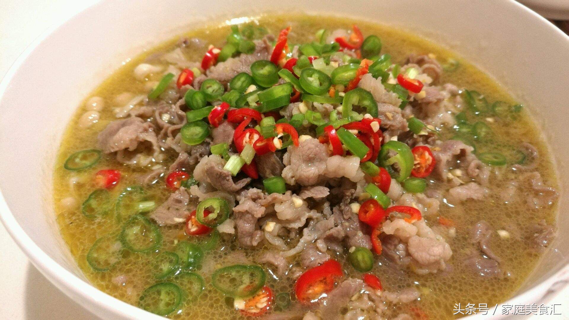 老婆怀孕缺铁,酸汤肥牛配炒猪肝,补铁美食两不误!