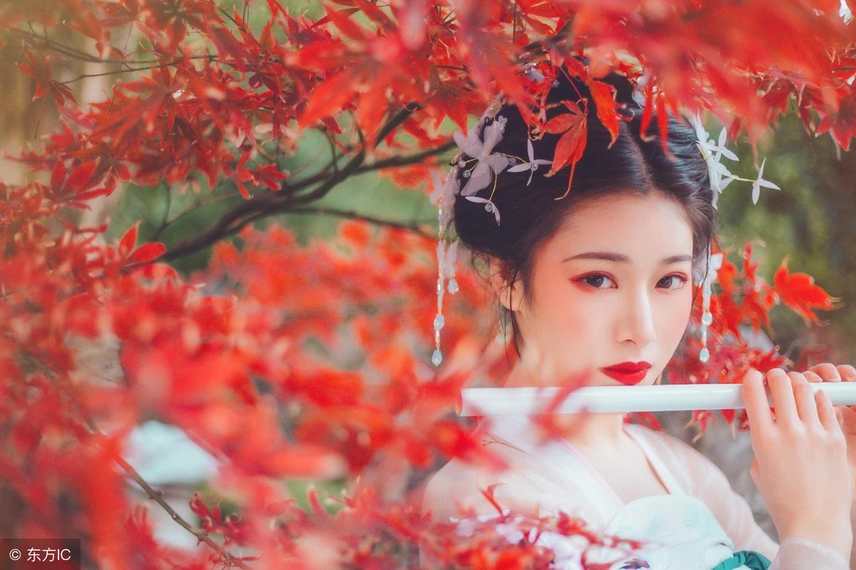 小说：腹黑王妃冒死刺杀王爷，竟是为了谋财，王爷知道后气得吐血