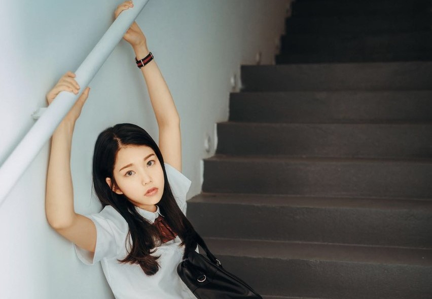 小说：他为娶心爱的她，在雨中跪了一夜